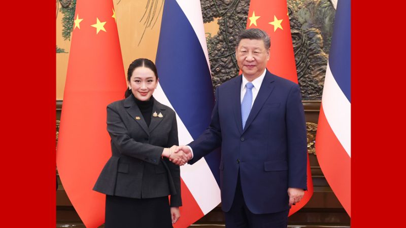 Xi Jinping reúne-se com primeira-ministra tailandesa em Beijing