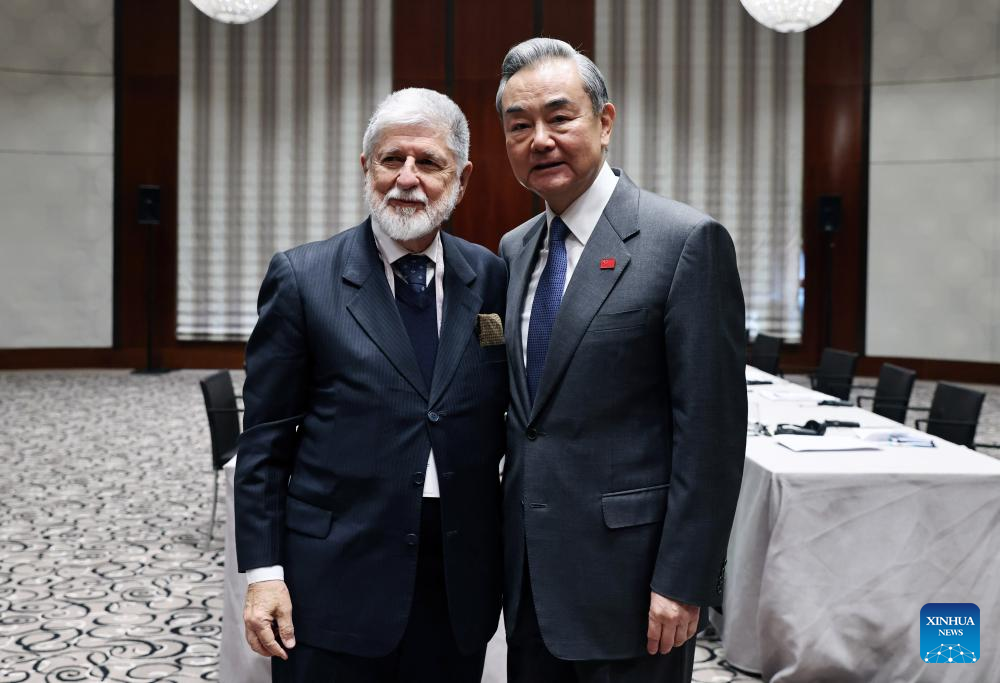 Chanceler chinês pede mais cooperação com Brasil