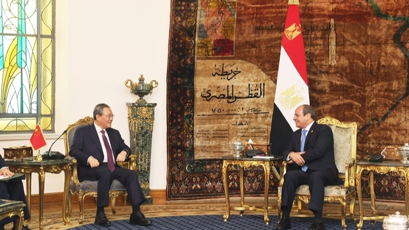 Li Qiang encontra com presidente egípcio no Cairo​