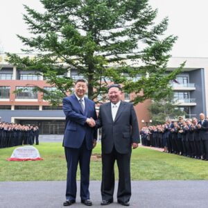 Xi Jinping visita Escola Central de Quadros do Partido dos Trabalhadores da RPDC