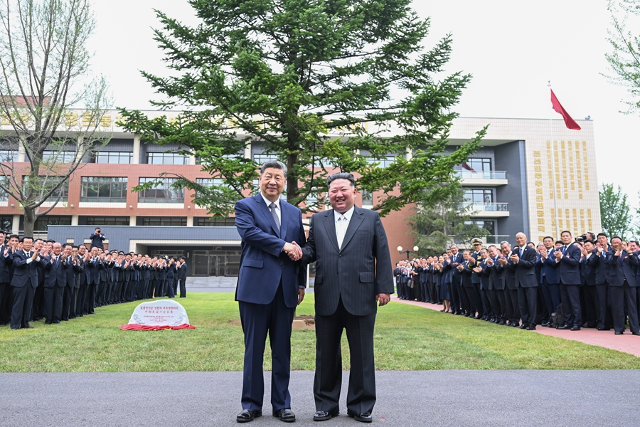 Xi Jinping visita Escola Central de Quadros do Partido dos Trabalhadores da RPDC