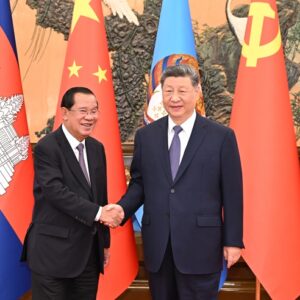 Xi Jinping se reúne com presidente do Partido do Povo Cambojano e do Senado
