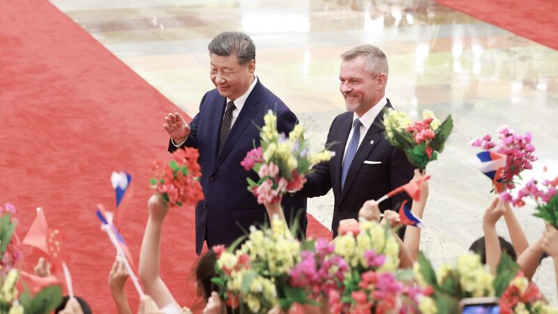 Xi Jinping recebe presidente eslovaco em Beijing
