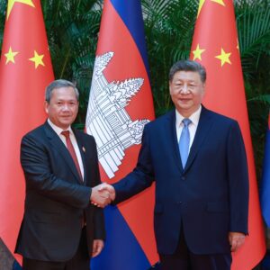 Xi Jinping reúne-se com presidente do Camboja em Shanghai