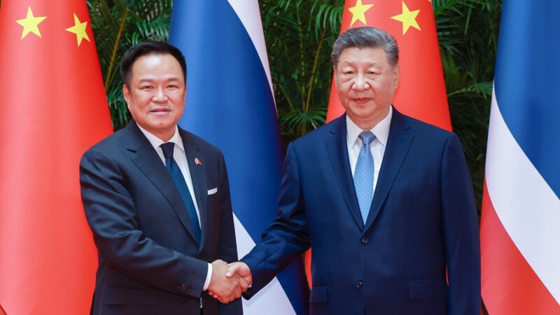 Xi Jinping se reúne com primeiro-ministro da Tailândia em Shanghai