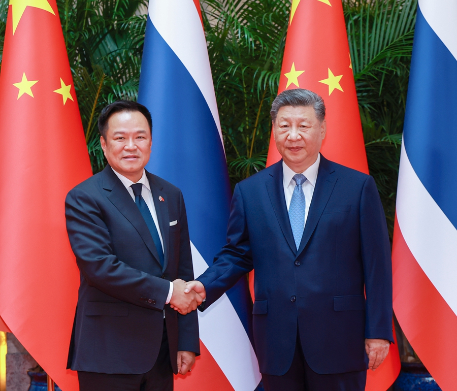 Xi Jinping se reúne com primeiro-ministro da Tailândia em Shanghai