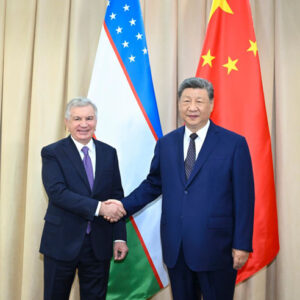 Xi Jinping diz que China quer iniciar uma nova década dourada para as relações com Uzbequistão