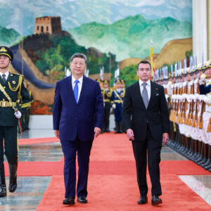 Xi Jinping conversa com presidente do Equador em Beijing