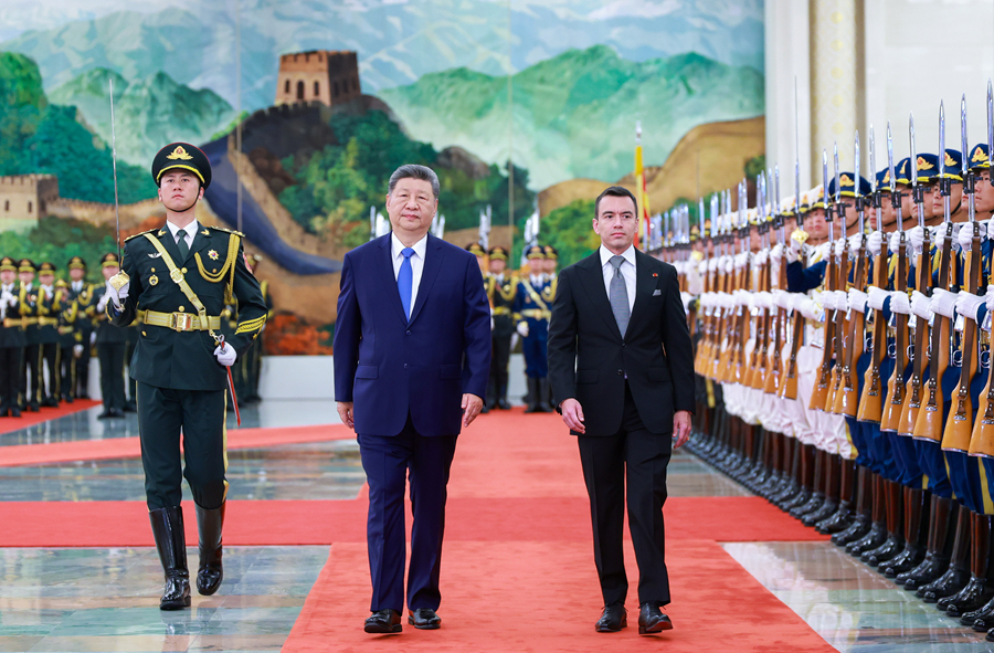Xi Jinping conversa com presidente do Equador em Beijing