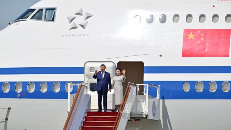 Xi Jinping chega a Bishkek para Cúpula da OCS e visita de Estado ao Quirguistão