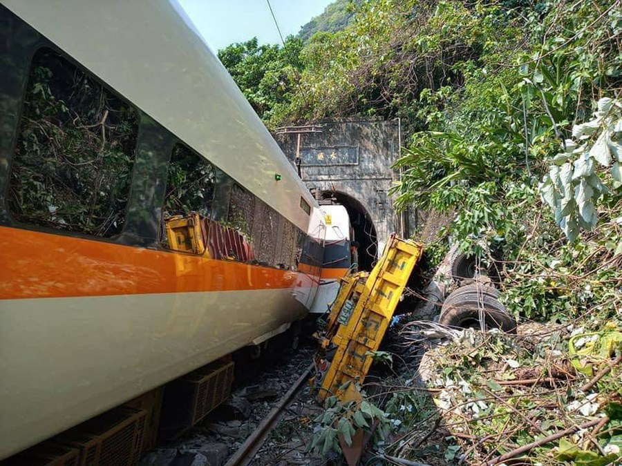 Sobe para 50 número de mortos em descarrilamento de trem em Taiwan