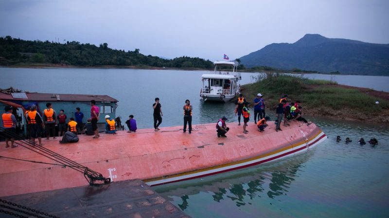 Acidente com iate no Laos deixa 8 mortos