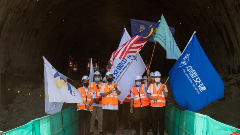 Projeto de trem conjunto Malásia-China tem primeiro túnel inaugurado