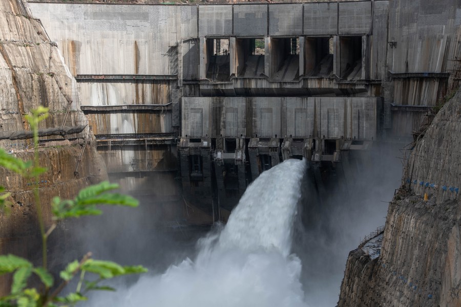 Mega projeto hidrelétrico estará totalmente operacional em julho no sudoeste da China