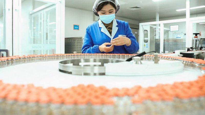 China produzirá mais de 3 bilhões de vacinas contra COVID-19 este ano