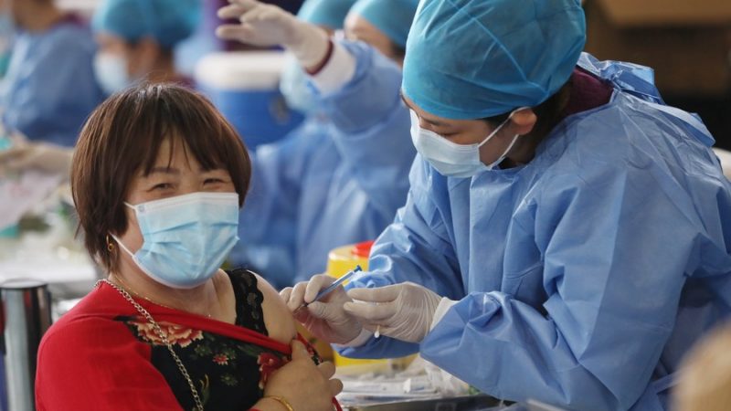 China administra mais de 1,87 bilhão de doses de vacinas contra COVID-19