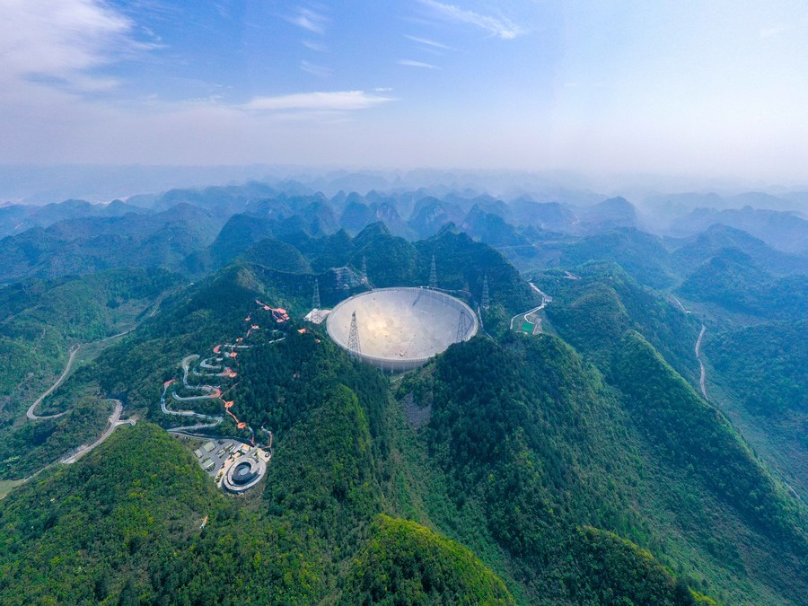 Cientistas chineses usam telescópio gigante para estudar vento solar