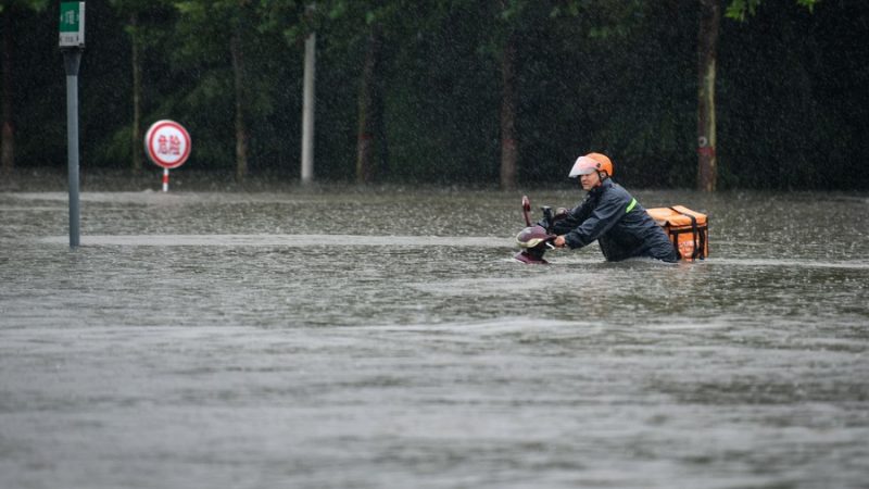 China eleva resposta de emergência a segundo nível mais alto à medida que chuvas e inundações continuam