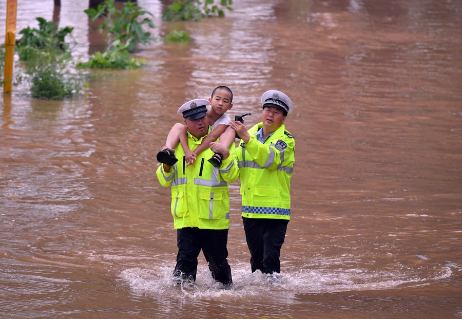 China fortalece resgate emergencial em província atingida por tempestade