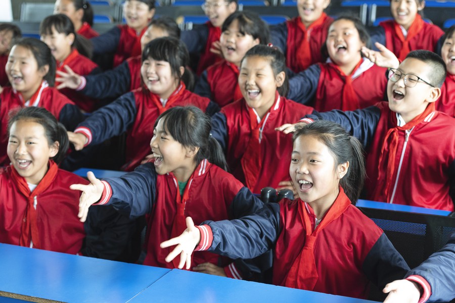 China emite livro branco sobre progresso dos direitos humanos através da realização da prosperidade moderada