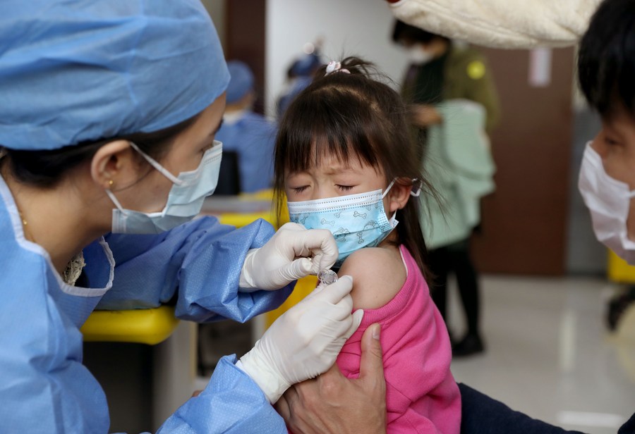 China administra mais de 2,449 bilhões de doses de vacinas contra COVID-19 na parte continental