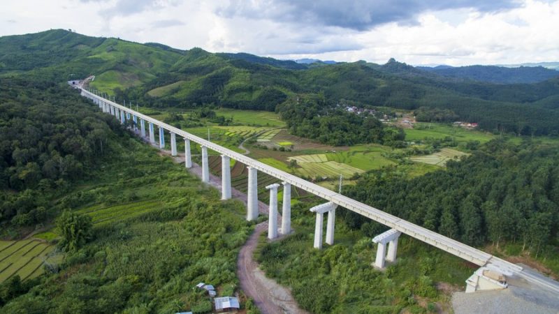 Xi e Thongloun participarão da cerimônia de inauguração da ferrovia China-Laos via videoconferência