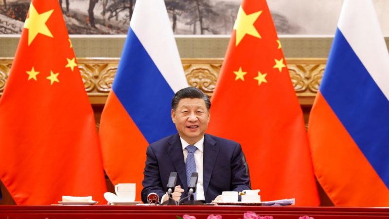 Xi e Putin elogiam “relações-modelo” entre os dois países e prometem defender a justiça internacional