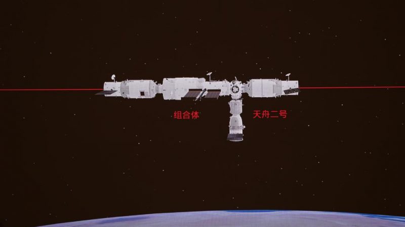 Astronautas de Shenzhou-13 realizam contato e acoplamento manuais entre estação espacial e nave de carga