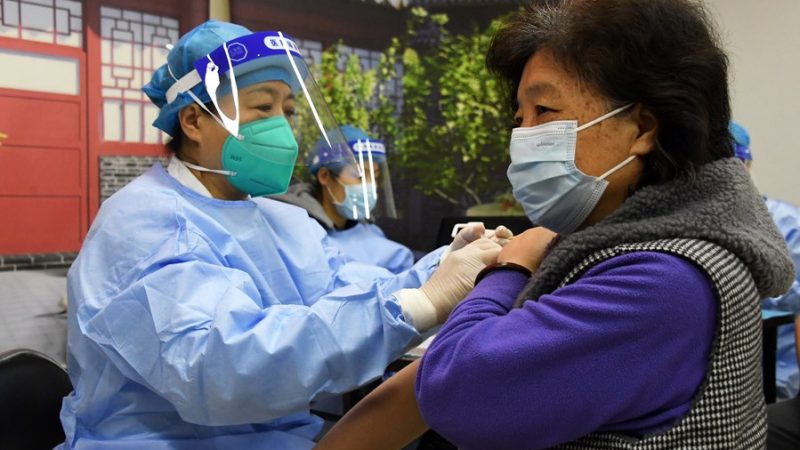 Estudo chinês mostra que dose de reforço com vacina diferente aumenta efeito protetor