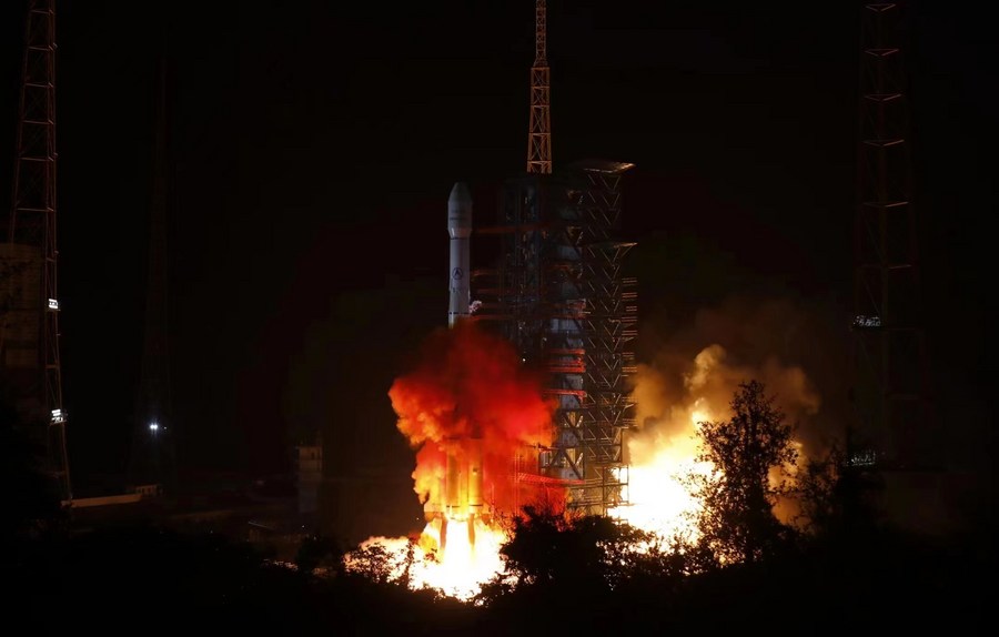 China lança satélite Zhongxing-6D