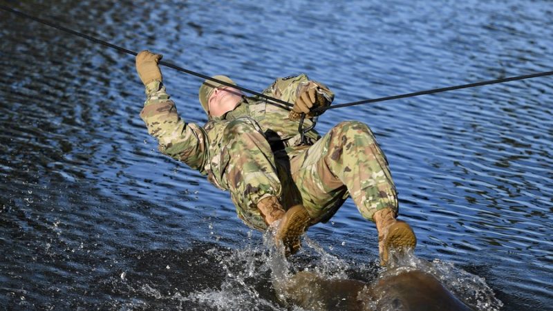 Taxa de suicídio entre militares dos EUA tem forte aumento nas últimas duas décadas, diz relatório