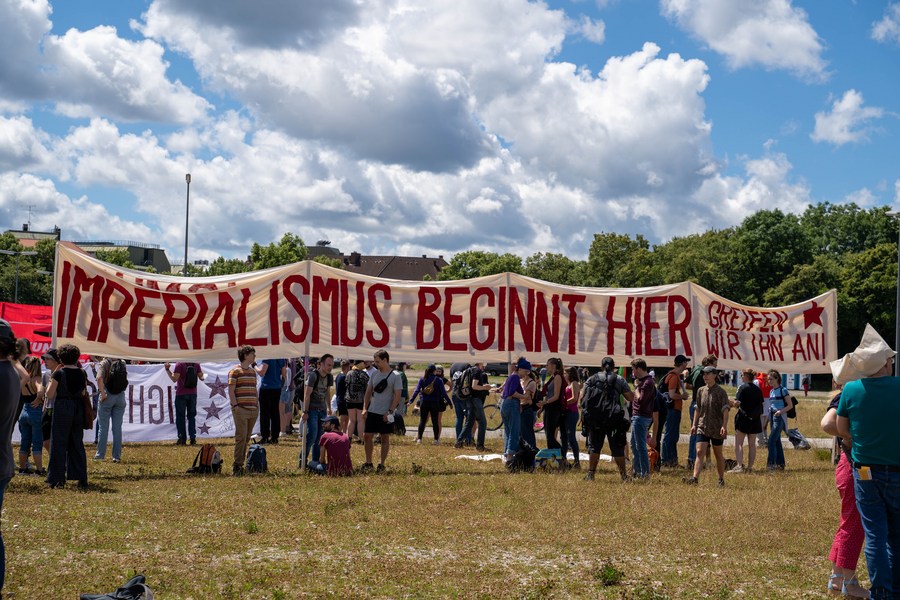 Cúpula do G7 é realizada em meio a protestos