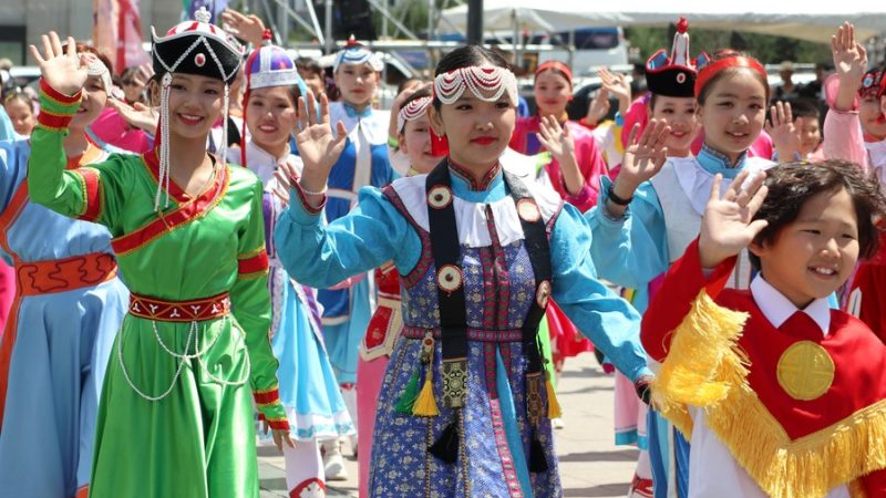 Festival Nacional de Trajes é realizado na Mongólia para promover turismo