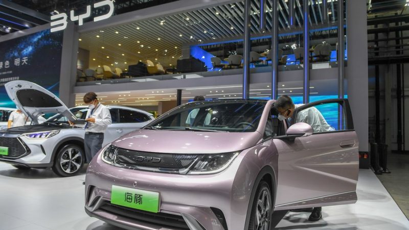 Mercado chinês de carros vê recuperação em forma de V devido a incentivo em políticas, diz Fitch