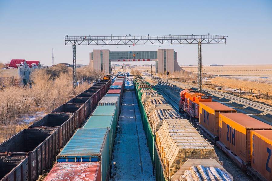 Porto fronteiriço China-Mongólia registra aumento de volume de carga