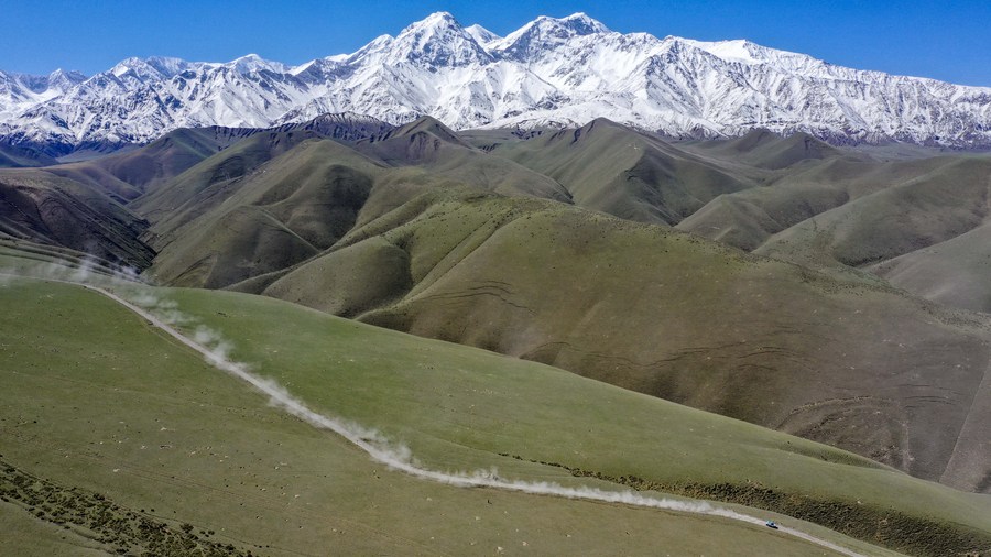 Pesquisadores chineses constroem nova estação meteorológica nas montanhas Kunlun