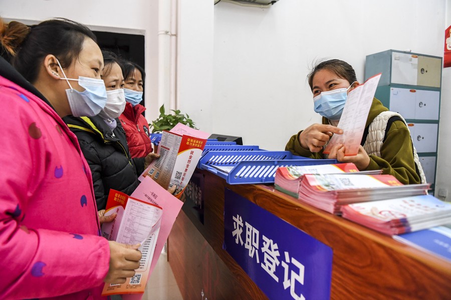 China alcança sólido progresso no emprego e na seguridade social na última década