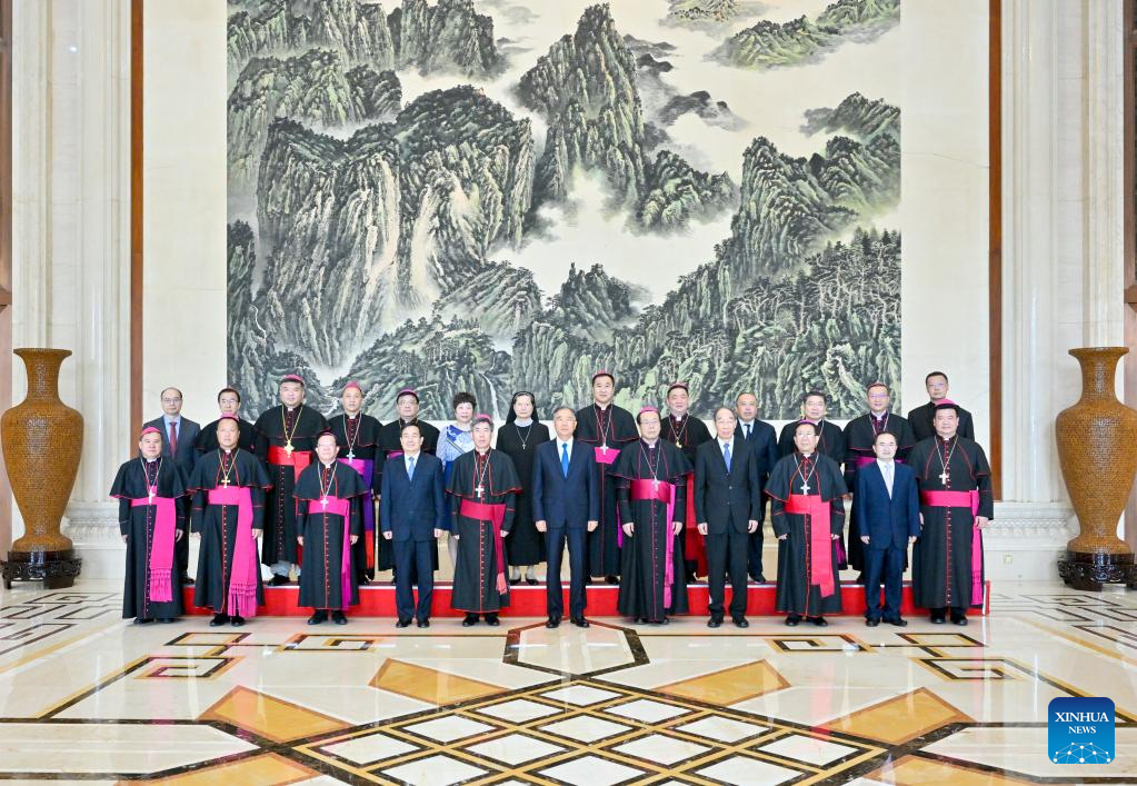 Principal conselheiro político chinês se reúne com líderes católicos chineses