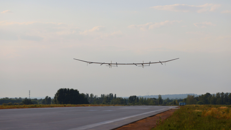 Grande UAV movido a energia solar da China faz voo inaugural