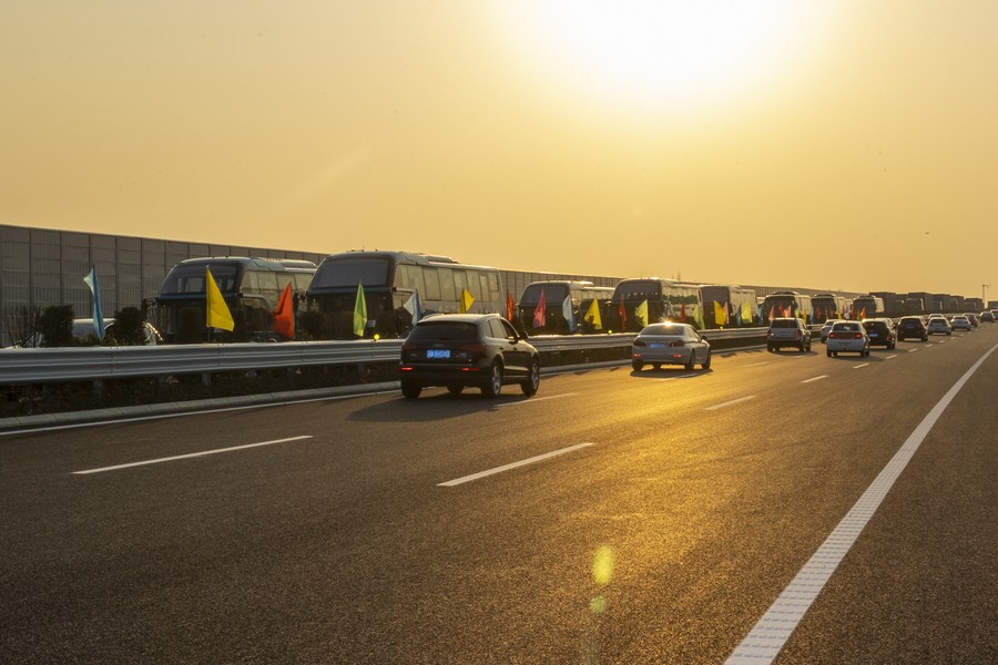 Tecnologia de carro maglev é testada em auto-estrada no leste da China