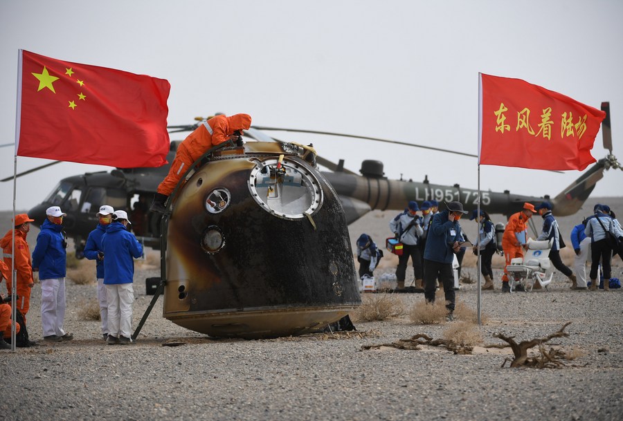 Cápsula de retorno de Shenzhou-13 é exibida ao público