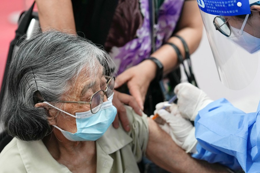 China sempre coloca o povo em primeiro lugar na luta contra a COVID-19