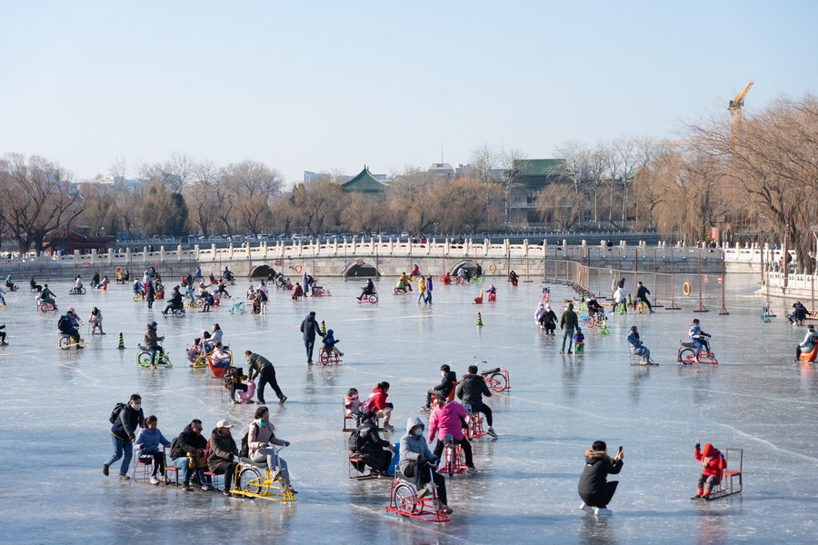 Parques de Beijing lançam atividades de entretenimento de gelo e neve durante o feriado