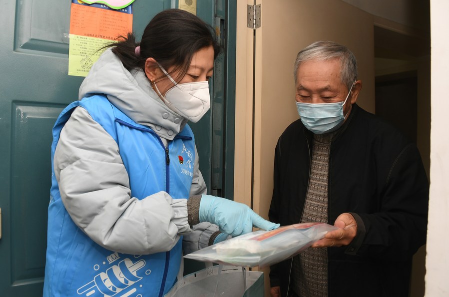 Produção de suprimentos médicos anti-COVID-19 da China está a todo vapor