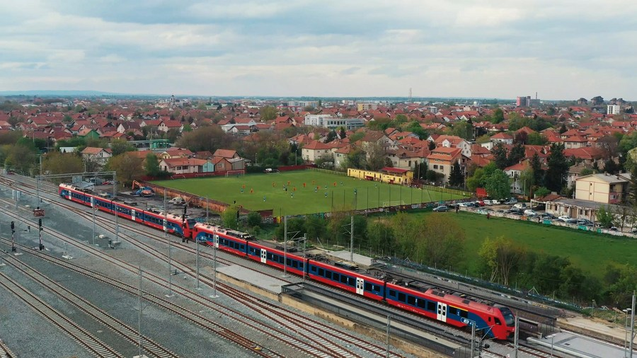 Ferrovia construída pela China revitalizará a economia sérvia, diz presidente sérvio