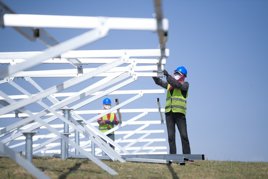 Indústria de energia renovável da China continua liderando a nível mundial, diz funcionário