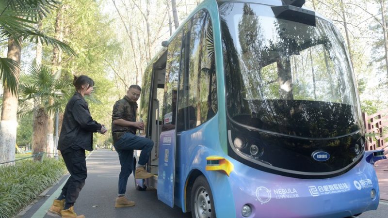 Serviço de ônibus sem motorista inicia operação pública em Hefei da China