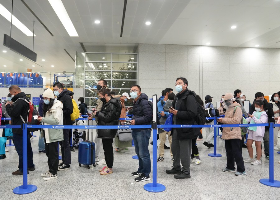  Aeroportos de Shanghai registram forte recuperação no fluxo de passageiros