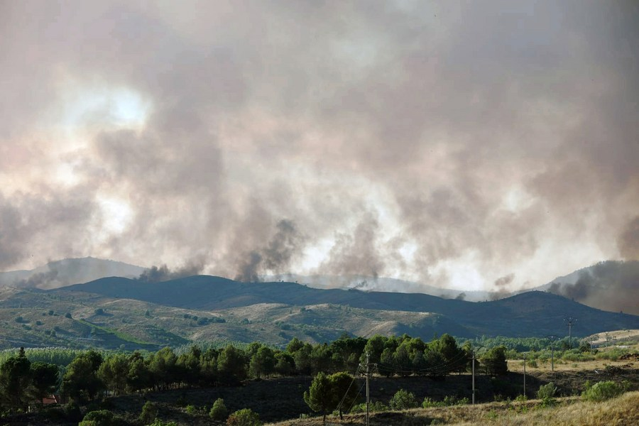 Incêndio na Espanha queima 4.000 hectares e força evacuação de 1.500 pessoas