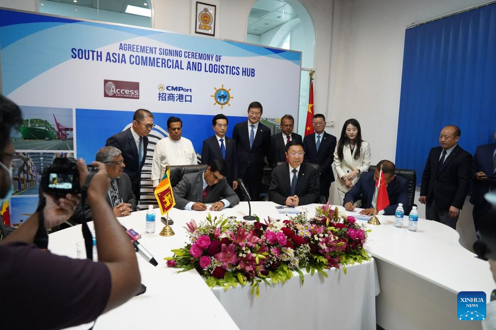 Sri Lanka e China assinam acordo para construir um centro comercial e logístico no sul da Ásia